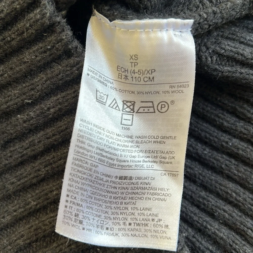 Gap x peanuts Joe Cool gray sweater